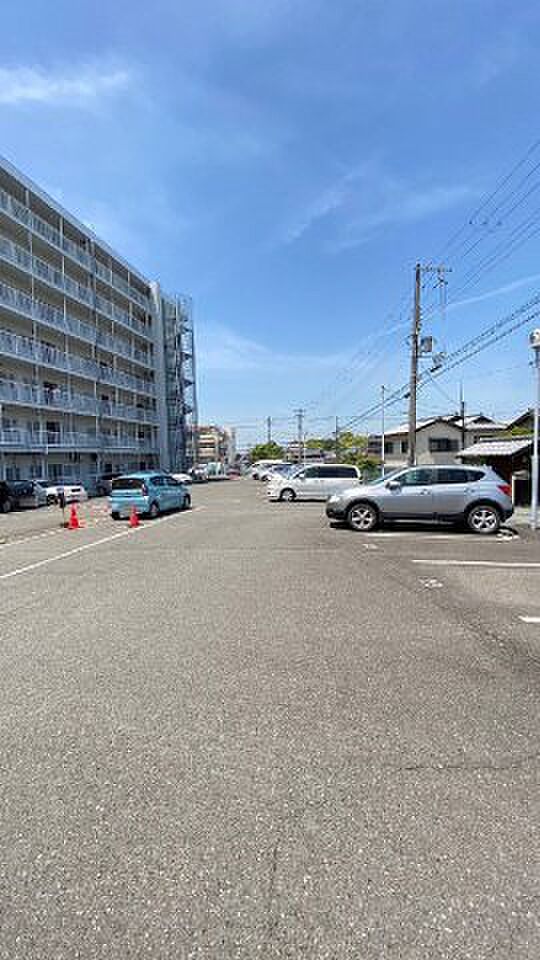 駐車場　空き状況はお問い合わせ下さい