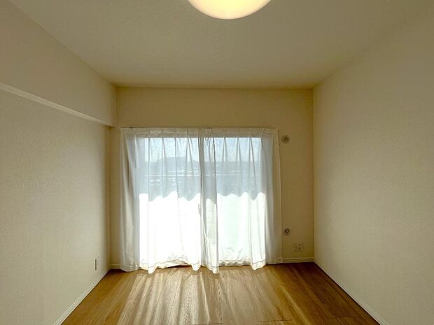 やさしい自然光で室内は明るく快適