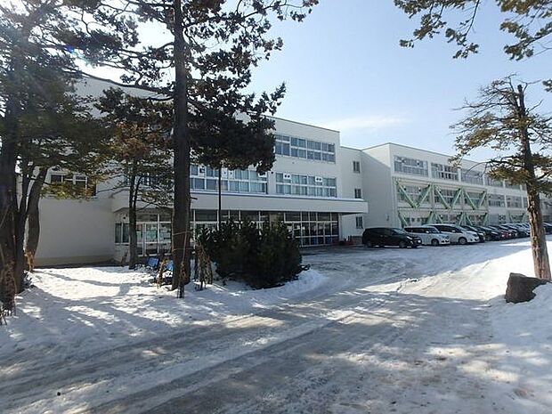 札幌市立幌西小学校 幌西小学校 870m