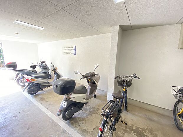 【駐輪場・バイク置場】空き状況につきましては、担当者までお問い合わせください。