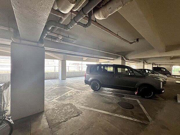 階下の駐車場です。最新の空き状況はご確認ください。