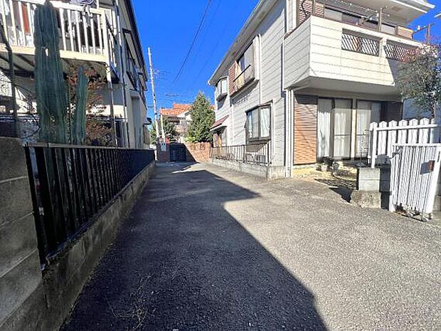 前面道路は北側約4mです。