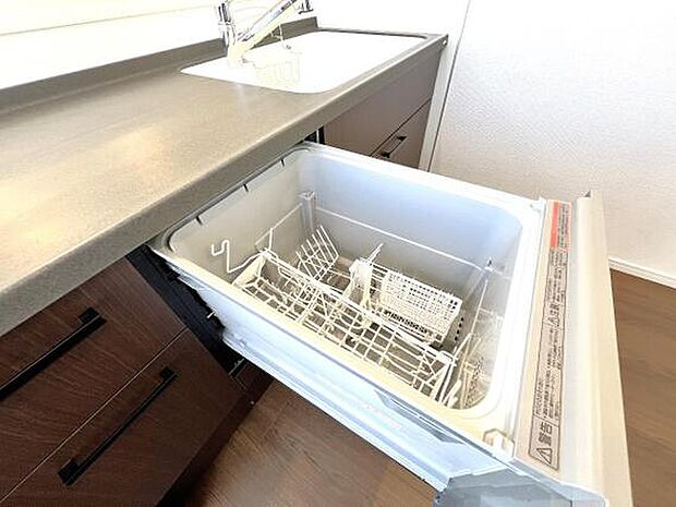 家事負担を軽減する食器洗浄乾燥機もございます。
