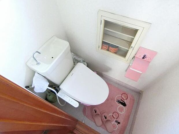 温水洗浄便座付きトイレは嬉しい設備ですね。