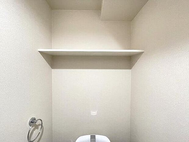 トイレに棚があり便利ですね。