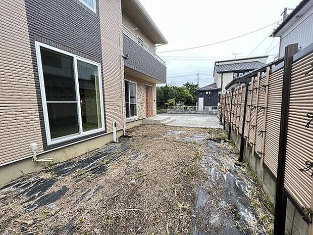 お庭がございますので、家庭菜園やガーデニングが楽しめます。