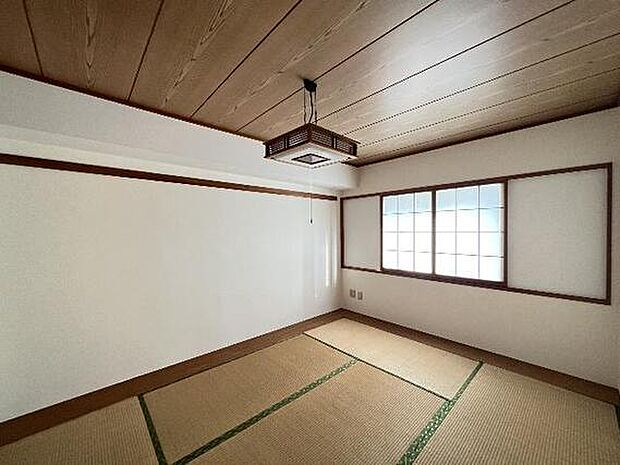 約6帖の和室です。畳のお部屋は寛げる空間ですね。