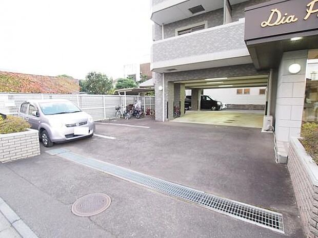 駐車場の空き状況はお問合せ下さい。