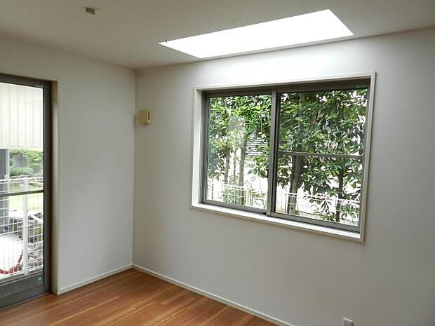 窓の多い居室は光と風の通り道ができ、いつでもさわやかな空気に包まれます。