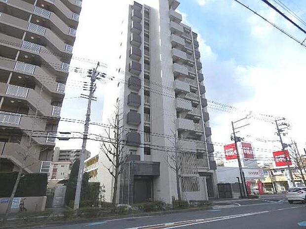 11階建て8階、1LDKのお部屋です。