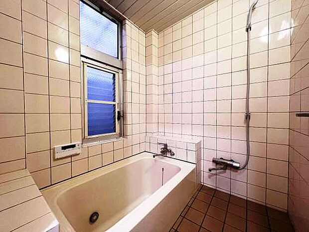 浴室に窓があり、風通しもバッチリ。カビも防げますね。