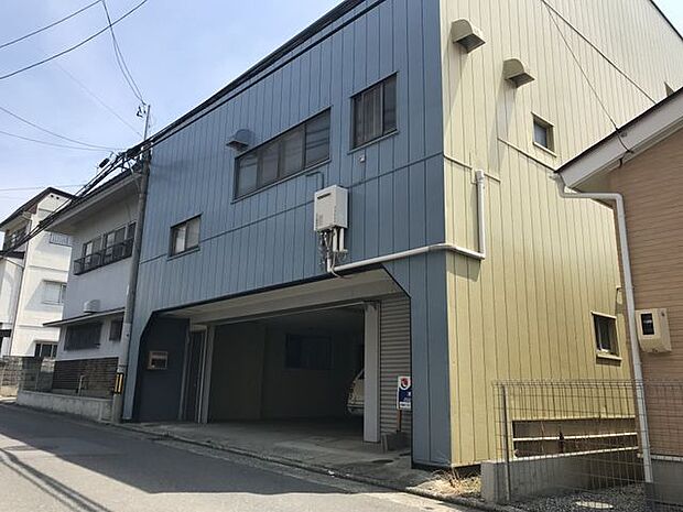 駅近でアクセス良好　3階建ての広々中古戸建＆裏手土地付(7DK)の外観