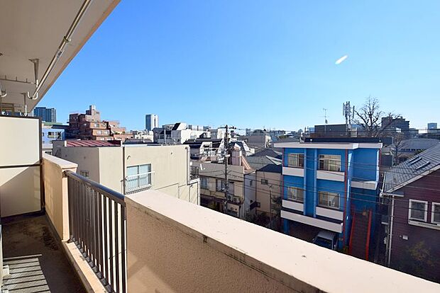 バルコニーから南東側（飯田橋駅）方面の眺望