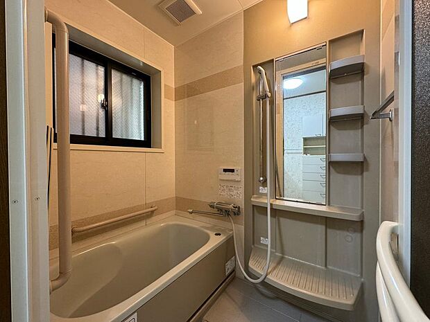 浴室◇浴室サイズはなんと一坪！！ゆったり足を延ばして湯船に浸かれるサイズ♪