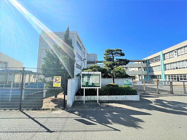 茅ヶ崎市立香川小学校（560m）