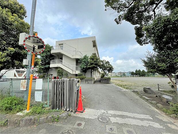 南足柄市立岡本小学校（620m）