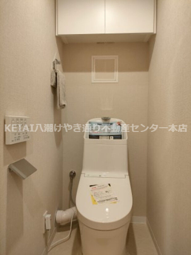 吊戸棚があるのでトイレ用品を収納できます