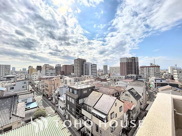 その豊かな眺望にふさわしい空間には、通風・採光にも優れ、心地よい光と風があふれています。