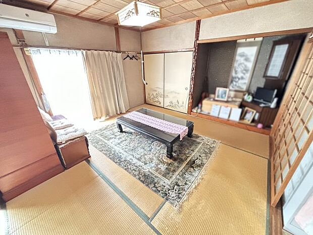 和室8帖はゆったりプライベート空間となっております。