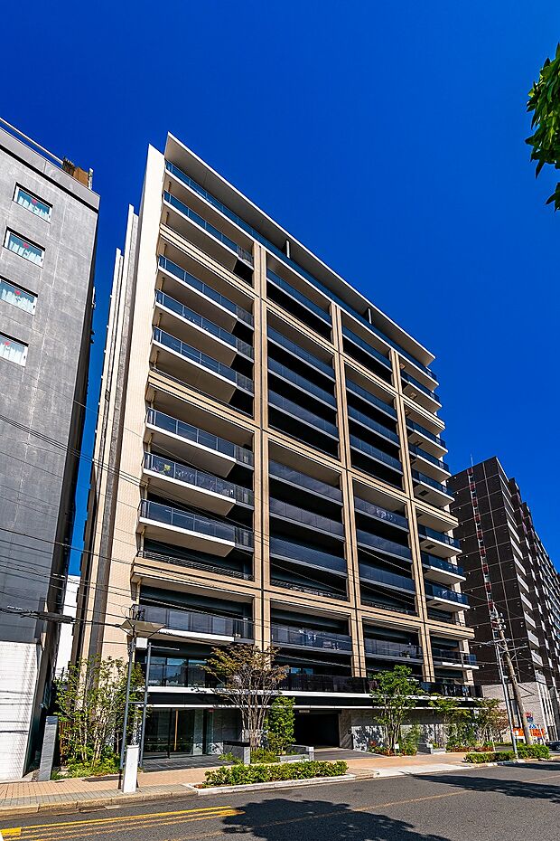 複数路線利用可能でアクセス良好。名古屋市中区金山に位置する、地上14階建て築浅マンションです。