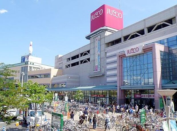 トピレックプラザ（ショッピングセンターイオンをはじめ、プールやゲームセンター、飲食店等が立ちならぶ複合商業施設です。） 449m