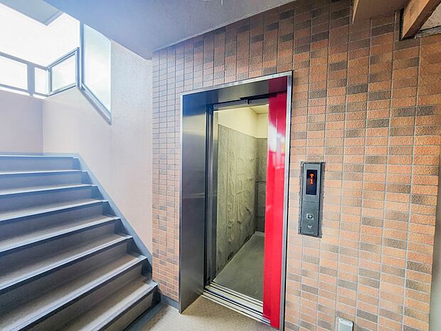 ＜エレベーター＞朝の混雑時にスムーズにエレベーターに乗れるかどうかは、貴重な時間を左右する大事なポイント。現地見学時にはぜひチェックしてみてください。