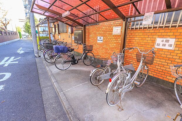 駐輪場があると自転車を自由に出し入れ出来るので便利。