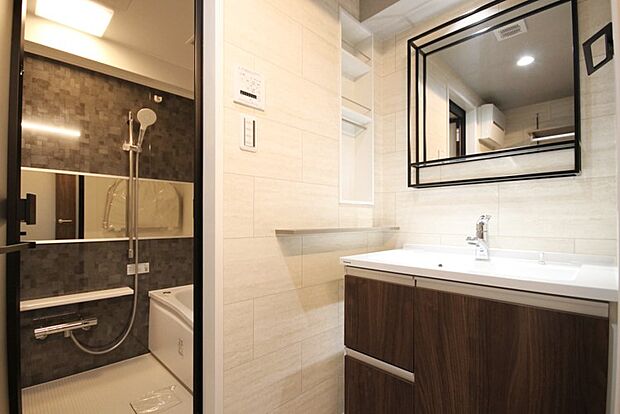 洗面所は実はプライベートスペースでもあります。歯みがき、洗顔と毎日施す個人空間。オシャレなスペースになるように設計されています。