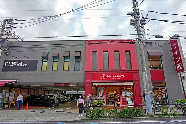 信濃屋(代田食品館)の外観