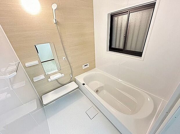 □広くて綺麗な浴室。ゆっくりお湯につかって、癒されますね♪