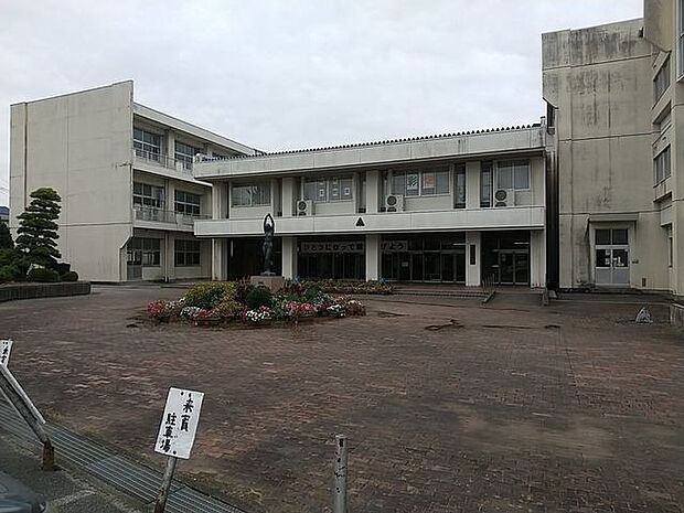 飯田市立高陵中学校 1090m