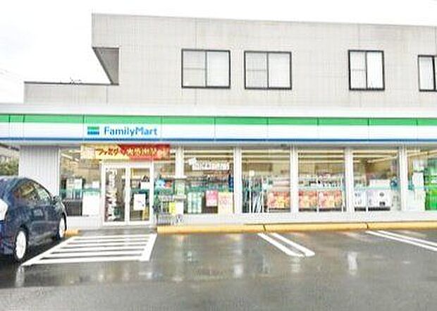 ファミリーマート名取増田店 徒歩4分。 320m