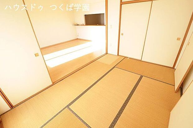 リビング横6畳の和室です♪畳は表替え致します。