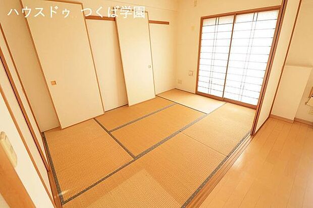 リビング横6畳の和室です。リビングと一体として使用することも可能です♪