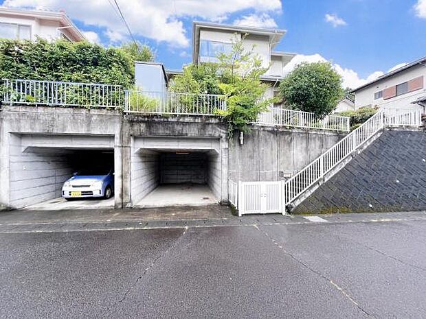 雨の日も嬉しいビルトインガレージです。