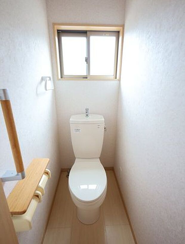 2箇所あるトイレは快適な温水洗浄便座付き