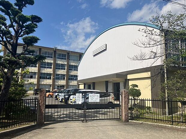 浅野小学校 360m