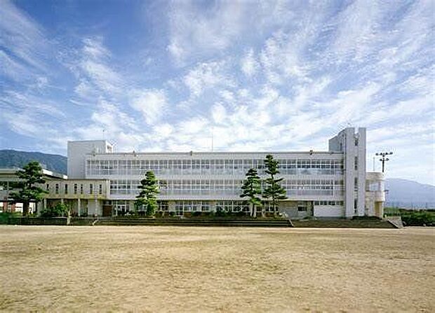 大磯町立大磯小学校 徒歩16分。 1220m