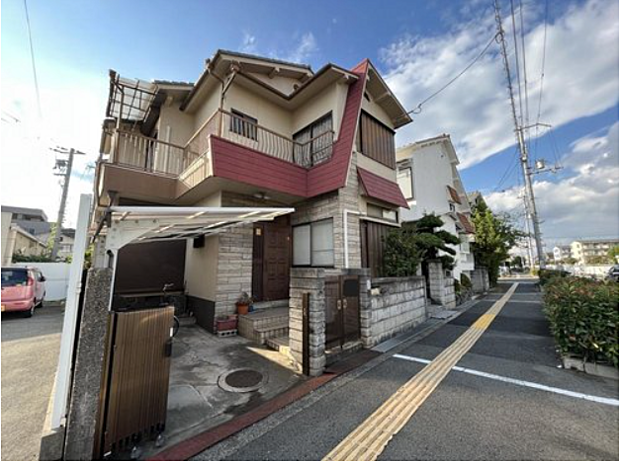 2階の2部屋がバルコニーに面しています。南からの明るい陽光と爽やかな風通しを室内に取り込み、快適な室内でお過ごしいただけます。