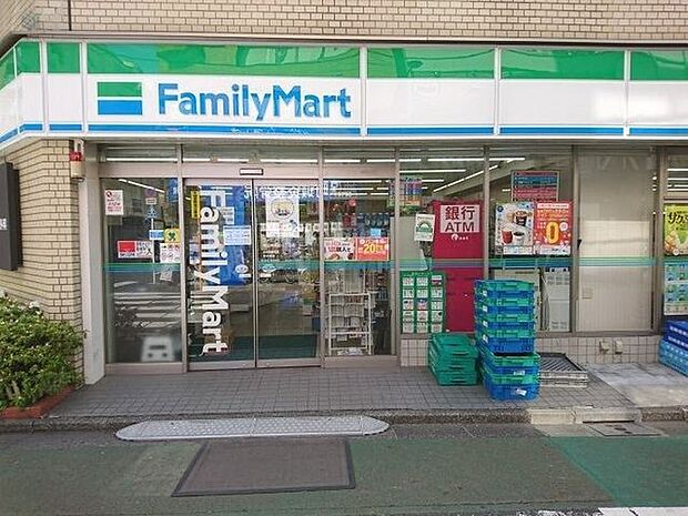 ファミリーマート神田神保町一丁目店 徒歩3分。 220m