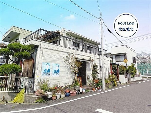 RC・軽量鉄骨2階建て5ＤＫのお家になります。鶴舞線「上小田井」駅より徒歩25分、名古屋市営バス「浮野町」停まで徒歩3分の立地です。