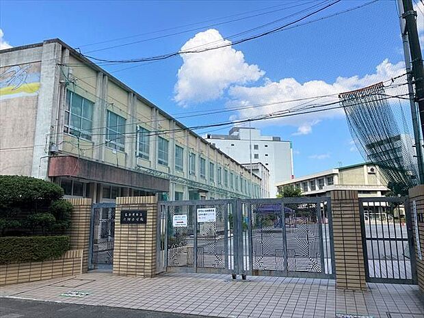 名古屋市立六郷小学校【名古屋市立六郷小学校】「仲間と協働しながらねばり強くやりぬく子　自他を尊重し合える居心地のよい学校づくり」をグランドデザインに掲げています。 280m