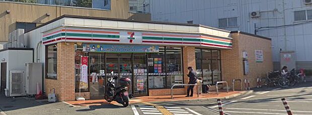 【コンビニエンスストア】セブンイレブン　東豊中4丁目店まで834ｍ