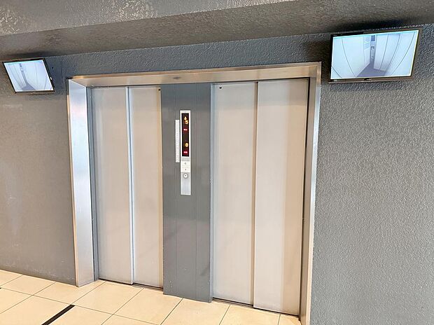 エレベーターには防犯カメラも設置されております。