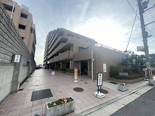 ライオンズマンション上野芝5丁(3LDK) 3階の外観