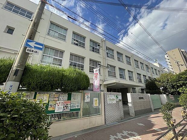 大阪市立磯路小学校 370m