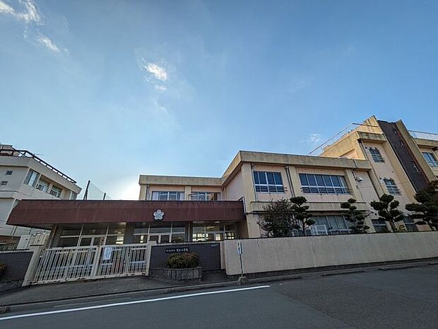 国立和歌山大学教育学部附属中学校 620m