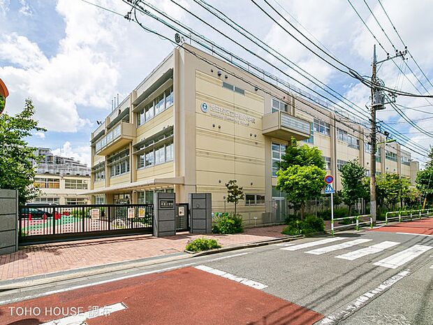 世田谷区立中里小学校 470m