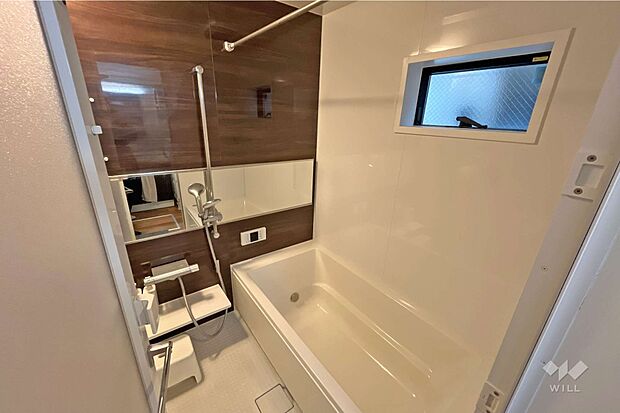 浴室内に窓もありますし、浴室換気乾燥暖房機もありますので、雨の日でも洗濯物を干すことができます。