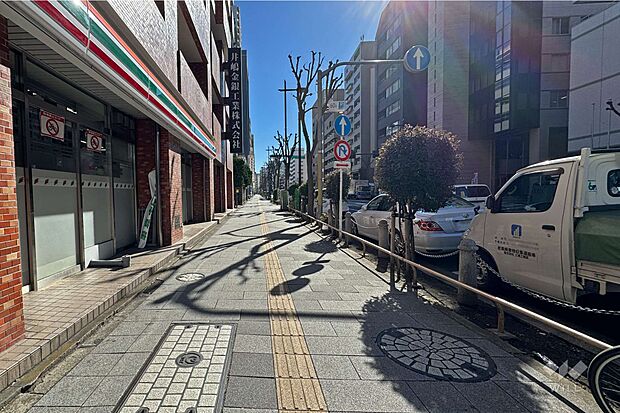 敷地南西側の前面道路（尾久橋通り）